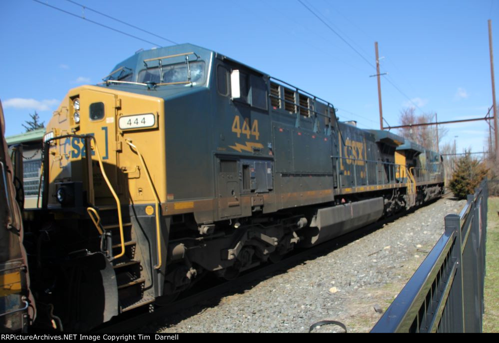 CSX 444 on X422